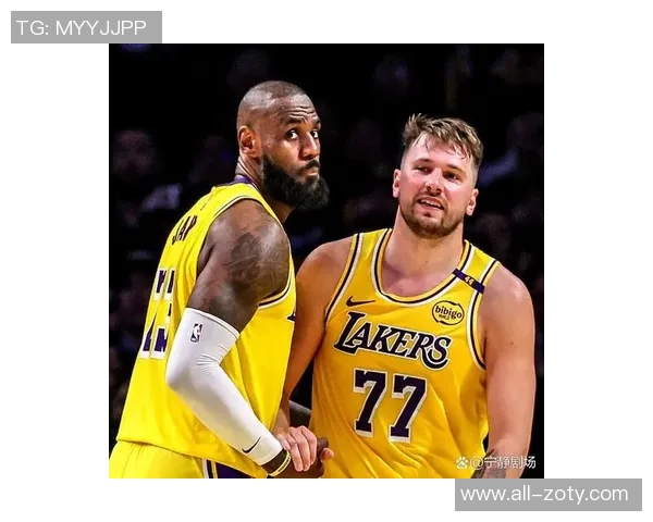 慈世平分享湖人亲子活动瞬间感谢东契奇詹姆斯与孙女合影留念