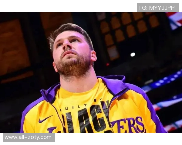 艾顿谈东契奇承受的压力每天面对两三人包夹的挑战与坚持