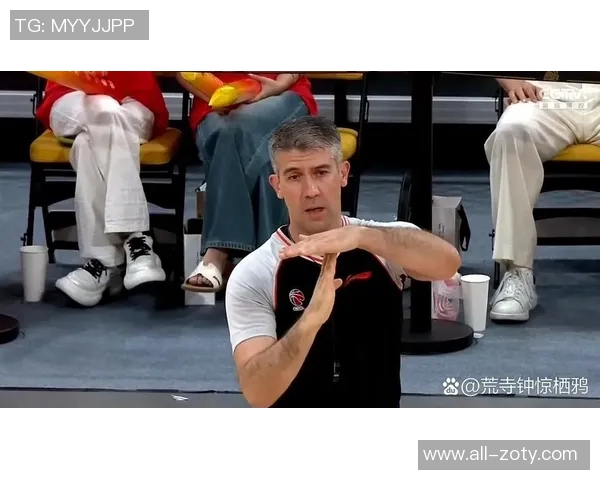 吾米提江巧妙运用马赛回旋发动反击却因踩脚犯规被裁判吹停引发争议